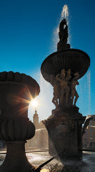 Kniha “CESKE BUDEJOVICE - Libor Svacek" - vydani 1., rok 2012 Photographer: Libor Svacek; box@fotosvacek.cz; Mobile: +420 602428001; 